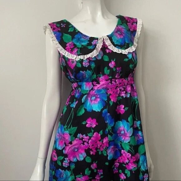 VINTAGE Made in Hawaii  Floral Sleeveless Eyelet Ruffle Trim Maxi Dress - Picture 6 of 13